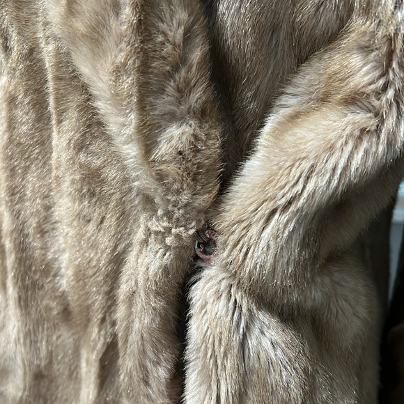 Beautiful Vintage fur coat - Picture 7 of 14